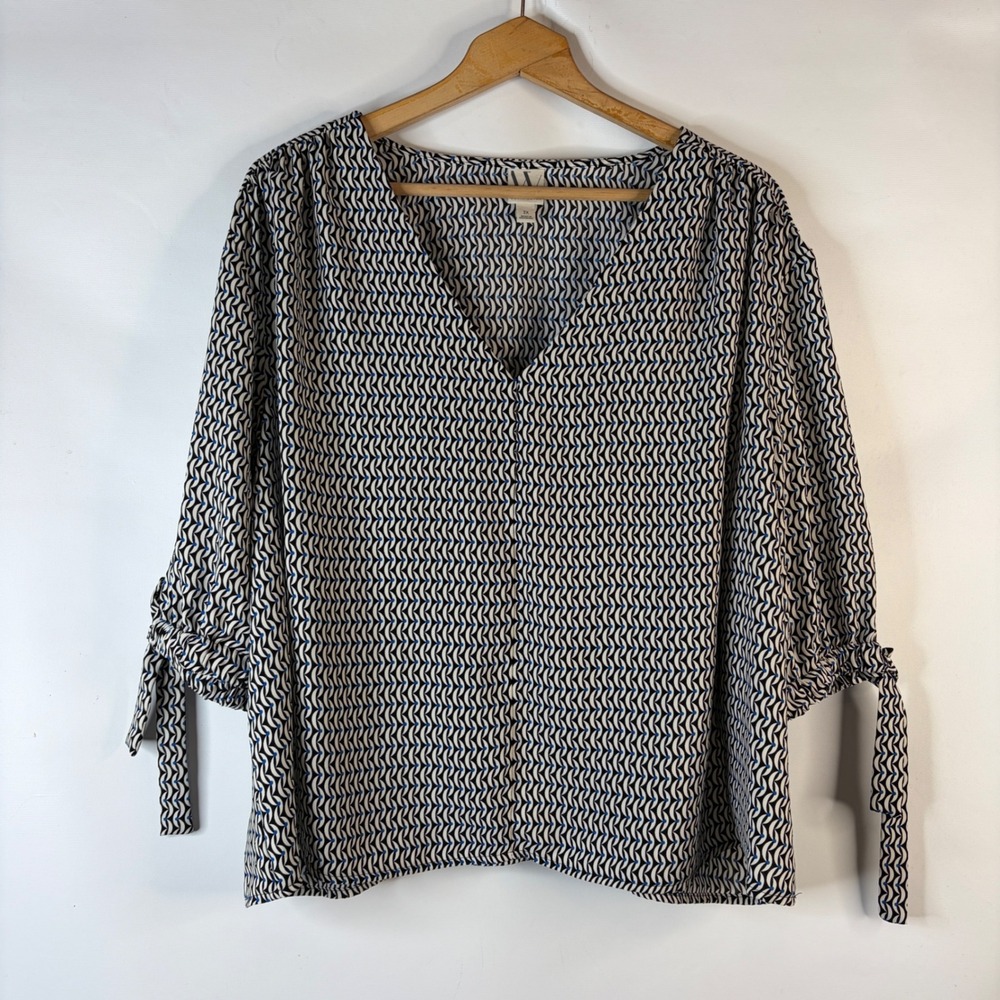 Worthington Black and White V-Neck Patterned Blouse